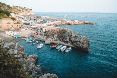 Puglia 'daki küçük bir kasabanın manzarası: Castro