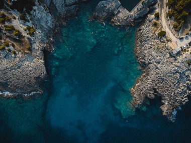 Puglia 'daki marina di Novaglie' nin manzarası harika.