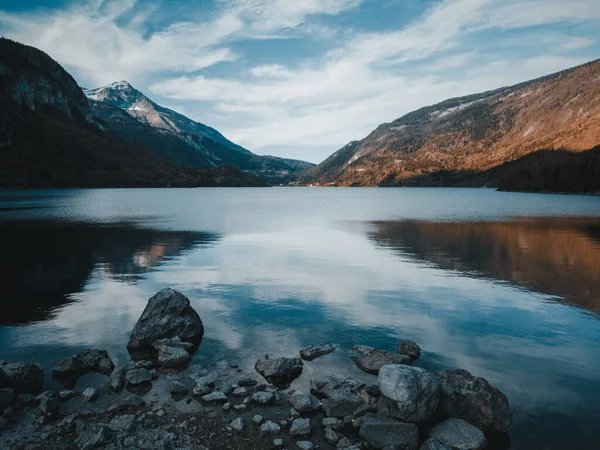 Ein Schöner Blick Auf Den Molvenosee — Stockfoto