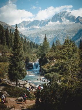 MALGA BISSINA Gölü ve Val di Fumo üzerinde harika bir manzara.
