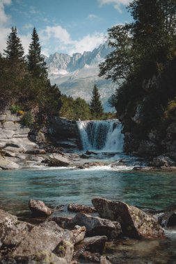 MALGA BISSINA Gölü ve Val di Fumo üzerinde harika bir manzara.