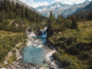 MALGA BISSINA Gölü ve Val di Fumo üzerinde harika bir manzara.