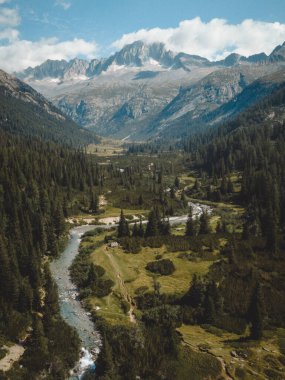 MALGA BISSINA Gölü ve Val di Fumo üzerinde harika bir manzara.