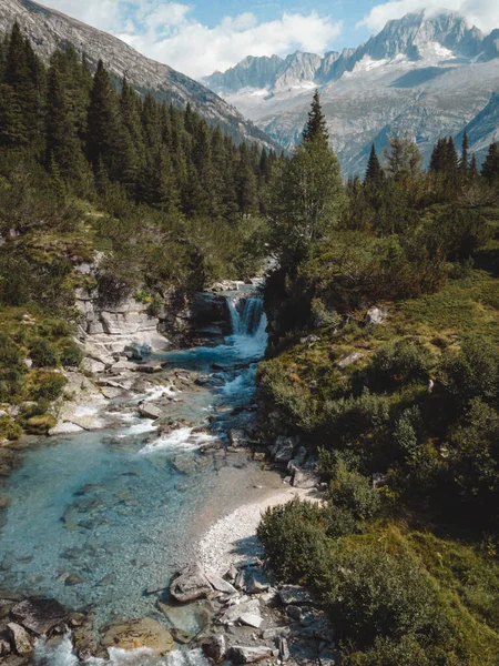 MALGA BISSINA Gölü ve Val di Fumo üzerinde harika bir manzara.