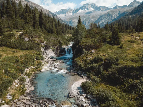 MALGA BISSINA Gölü ve Val di Fumo üzerinde harika bir manzara.