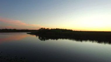 Anteni Everglades Milli Parkı güneş battıktan sonra Tamiami iz ile