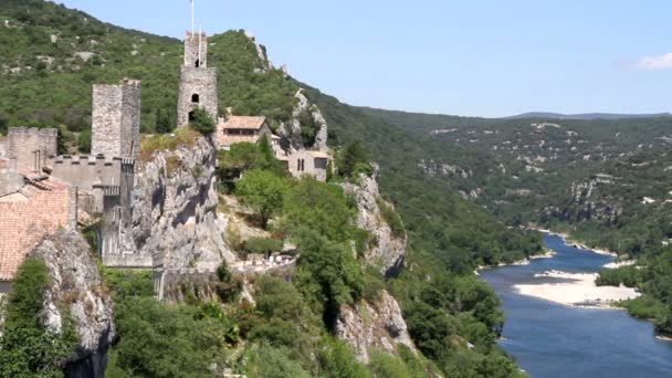 Замок у Ardeche Франції — стокове відео