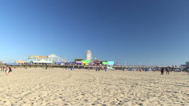 Playa y muelle de Santa Mónica — Vídeo de stock