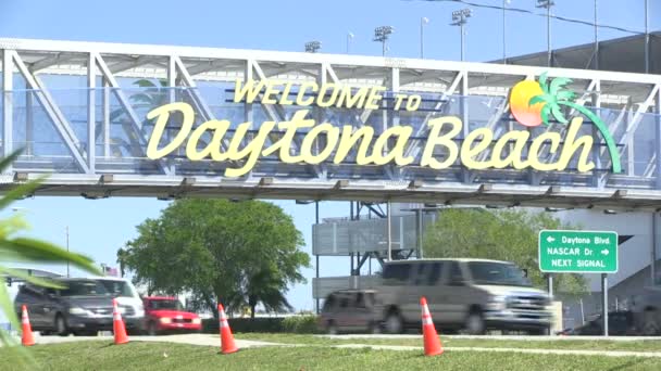 Daytona Beach, Fl, Verenigde Staten - 12 juni, 2015 - Meld u de iconische Daytona Beach Pier - de iconische Welkom in Daytona Beach — Stockvideo