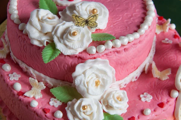 Flowers on the cake — Stock Photo, Image