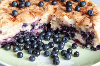 Yaban mersinli pasta