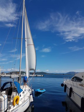 PreVEZA, GREECE, 18 EKİM 2020, Güz mevsiminde yelkenli yelkenli yelkenli yelkenlisi dersleri