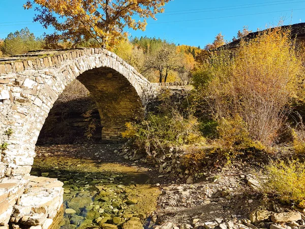 Καφετέρια Στην Ioannina Greece Φυτεύει Λουλούδια Στα Παράθυρα — Φωτογραφία Αρχείου