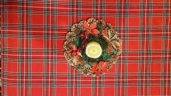 Tisch Tableclothe Rot Mit Quadraten Draufsicht Canlde Der Mitte Weihnachten — Stockfoto