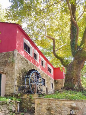 Kalamas nehrinde su değirmeni, yaz mevsimi, ioannina mükemmelliği.