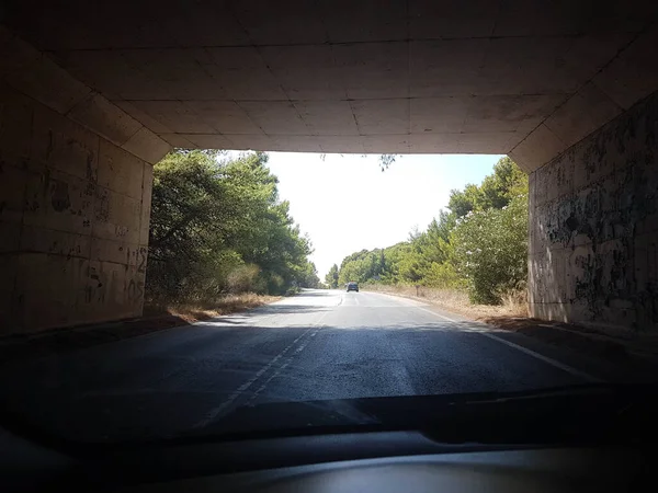 Tunnel Straßenverkehr Hartes Licht Ende Lefkada Griechenland — Stockfoto