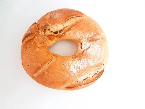 面包圆圆形孤立烘烤的 — 图库照片
