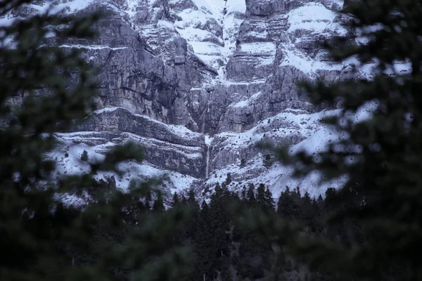 Montagna Alta Neve Cascata Invernale Tzoumerka Arta Perfecture Greece — Foto Stock