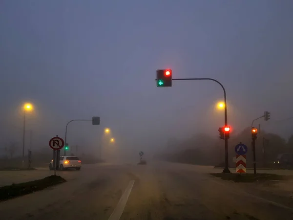 Nebbia Nebbia Inverno Semaforo Sulla Strada Grecia Ioannia — Foto Stock