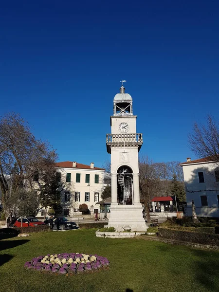 İoannina şehir yolu Yunanistan 'da yürüyor.