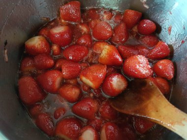 Çilek reçeli hazırlama limon şekeri elması