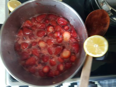 Çilek reçeli hazırlama limon şekeri elması