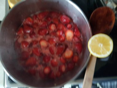 Çilek reçeli hazırlama limon şekeri elması
