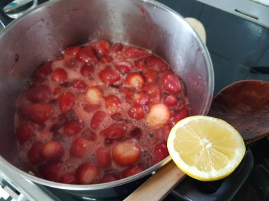 Çilek reçeli hazırlama limon şekeri elması