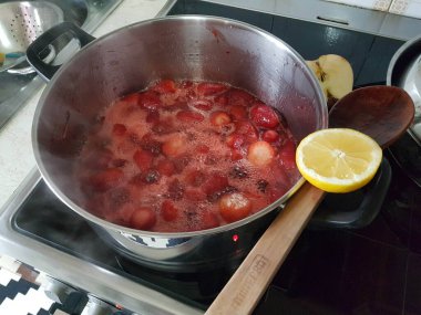 Çilek reçeli hazırlama limon şekeri elması