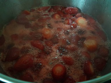 Çilek reçeli hazırlama limon şekeri elması