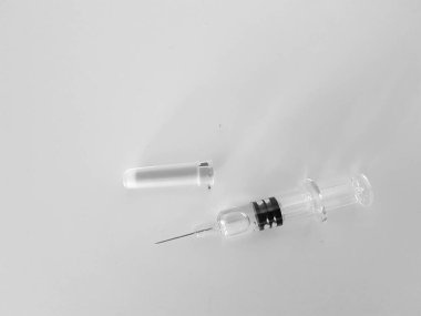 Grip aşısı ve koronavirüs covid 19 ve su damlası alanı. Mesaj - arkaplan