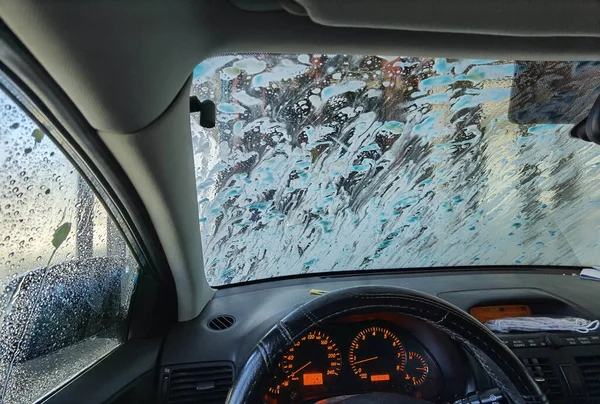 Biltvätt Rengöring Glas Skum Vatten Och Borstar — Stockfoto