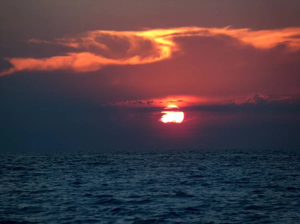 Tramonto Sulla Spiaggia Dell Isola Lefkada Sole Mare Impressionanti Colori — Foto Stock