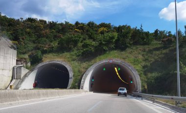 Egnatia otobanındaki tünel Yunan ışıkları hız bulanıklığı, ulaşım araçları