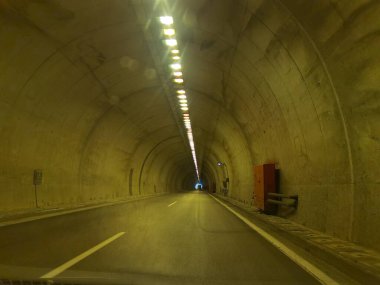 Egnatia otobanındaki tünel Yunan ışıkları hız bulanıklığı, ulaşım araçları