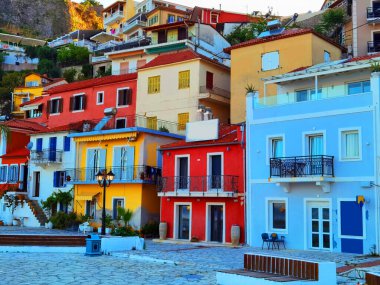 Parga Yunan turizm beldesi Akşamları deniz kenarında, Tatiller Grece 'de