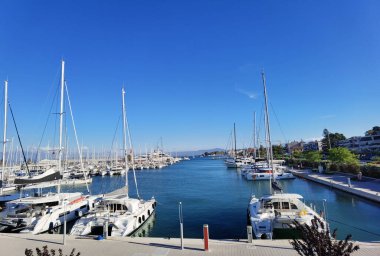 PREVEZA PORT, GREECE, 3 HAZİRAN 2021, PORT 'ta SHIPS, Preveza şehir gemileri yatı