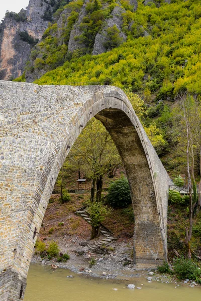 Konitsa Cidade Arced Ponte Velha Rio Voidomatis Outono Grécia — Fotografia de Stock