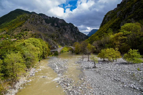 Konitsa Stad Uppflugen Gammal Bro Och Voidomatis Floden Höst Grekland — Stockfoto