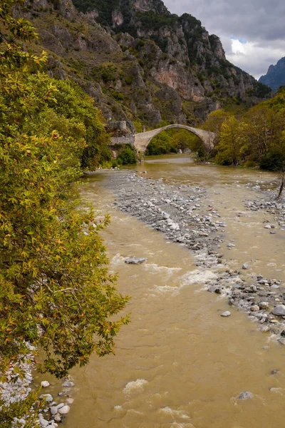 Konitsa Cidade Arced Ponte Velha Rio Voidomatis Outono Grécia — Fotografia de Stock