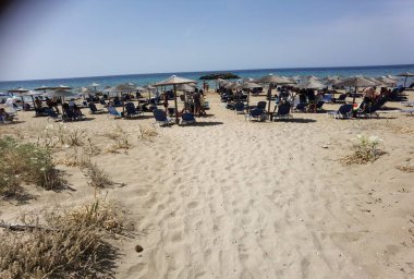 CHALICOUNAS BEACH, GREECE, 5 AĞUSTOS 2021, CORFU Adasındaki HALIKOUNAS BEACA VE BA