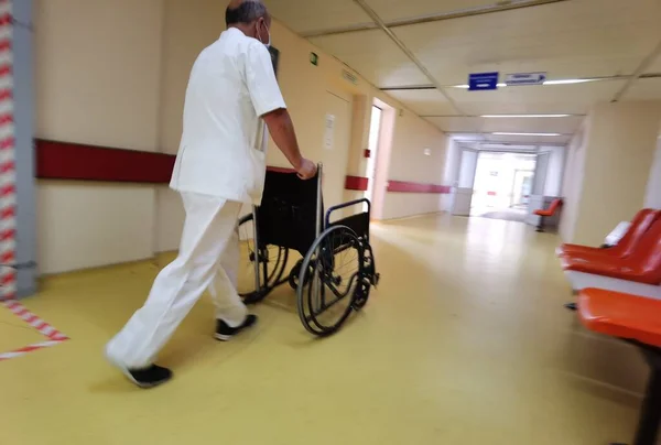 Hospital Corridor Medern Wheelchair Surgical Bed Modern Health — Stock Photo, Image