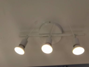 Işıklar ev arkaplanı için elektrik enerjisini aydınlatır