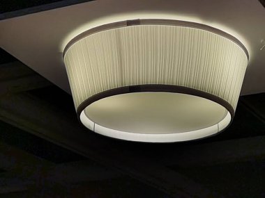 Işıklar ev arkaplanı için elektrik enerjisini aydınlatır