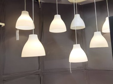 Işıklar ev arkaplanı için elektrik enerjisini aydınlatır