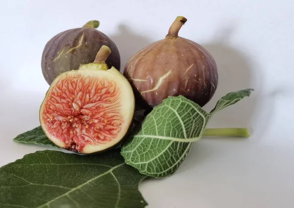 Vijgen Zwart Met Siroop Lopen Herfst Seizoen Geïsoleerd Voor Fruit — Stockfoto