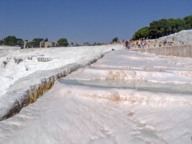 desenli arka plan. Pamukkale Türkiye 'de doğal travertin havuz ve terasları