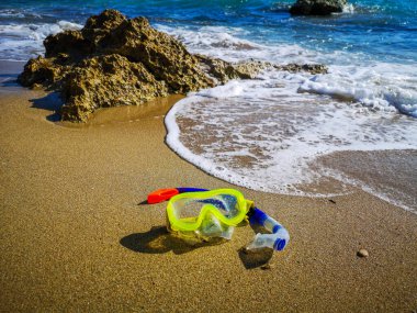 Scuba Dalış Ekipmanı. Kumsaldaki yüzme maskesi. Araba kullanmak için şnorkelle yüzme ekipmanları. Yüksek kalite fotoğraf