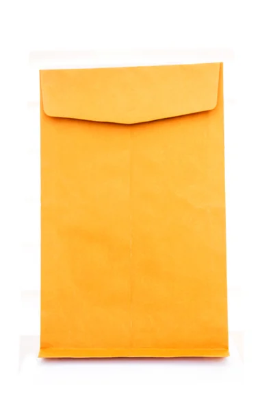白で隔離される黄色い紙バッグ — ストック写真