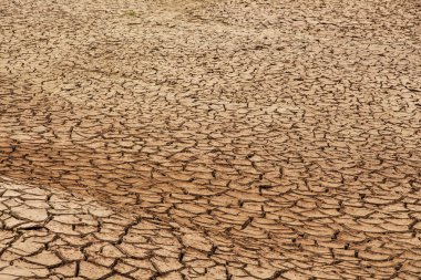 toprak zemin kırık